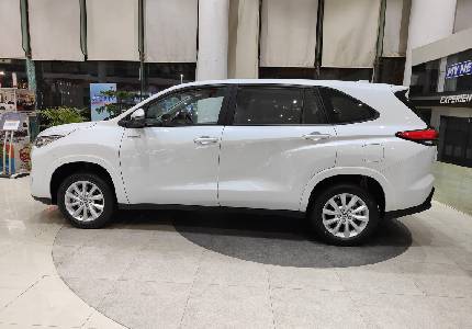 Innova Hycross Cab
