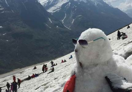 Explore Ladakh in 9 Days | Snow, Valleys & Scenic Lakes